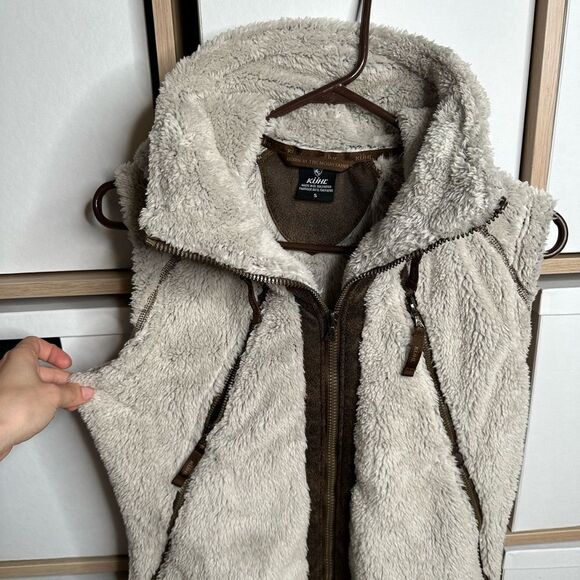 KUHL Flight Fleece Vest. Small. - Picture 10 of 11